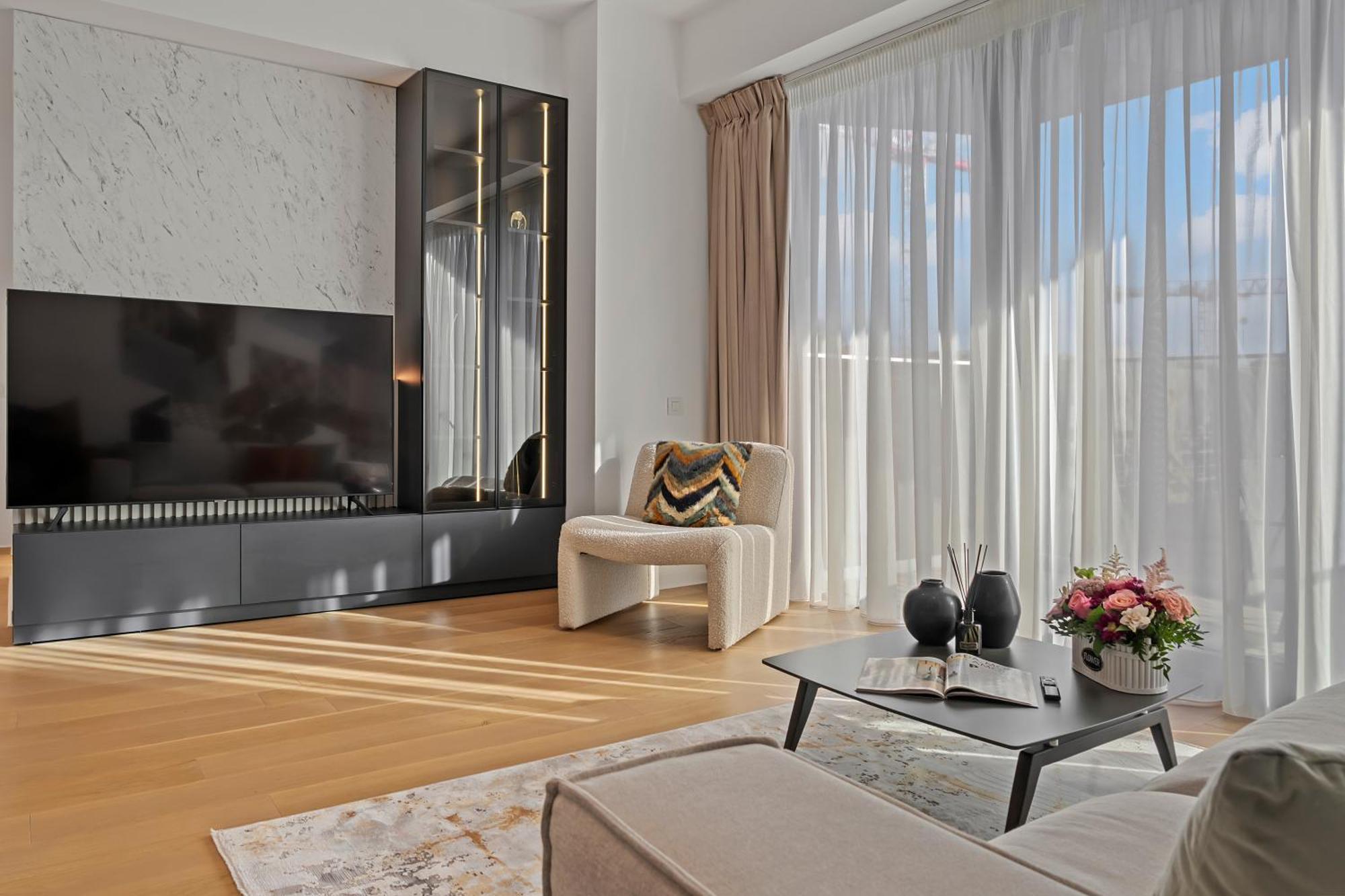 One Luxury *